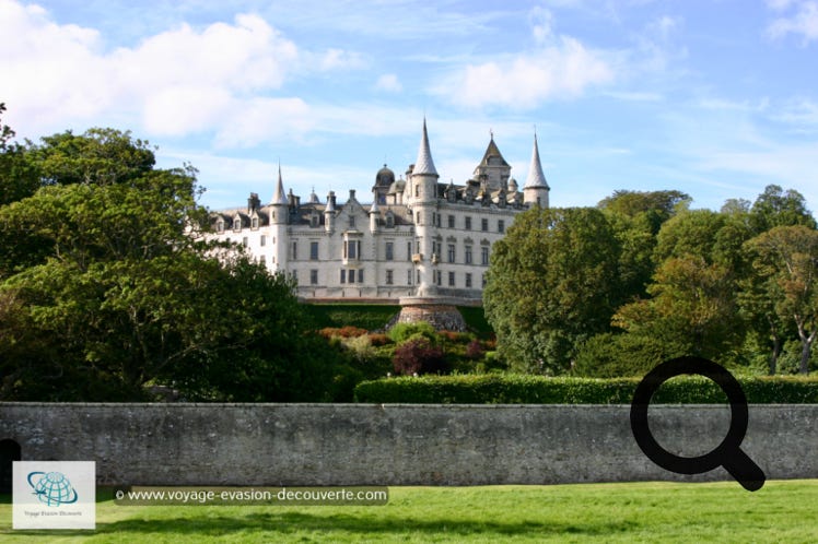 Le château de Dunrobin est une imposante résidence située à Golspie dans le comté du Sutherland, toujours dans la région des Highlands.