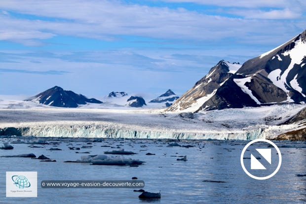 Il se situe tout au fond du fjord Hornsund. Imposant par ses dimensions, l’Hornbreen a une longueur d'environ 15 km et une largeur de 8 km.