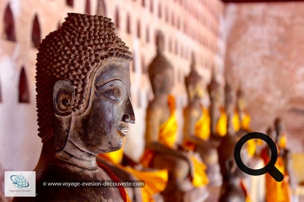 Le Vat Sisakhet est le plus vieux temple de Vientiane encore debout. Il fut édifié en 1818 sur l'ordre du roi Anouvong. Chaque année, le roi y recevait le serment de fidélité des fonctionnaires.
