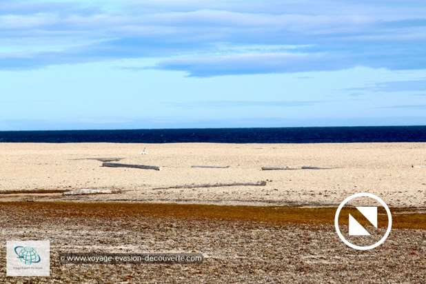 Augustabukta est une baie qui se situe dans la partie Sud-Ouest de l’île de Nordaustlandet, du nom de Marie Louise Augusta Catharine, princesse de Sachen-Weimar-Eisenach (1811-1890).