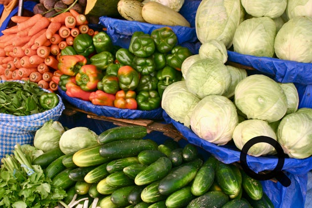 C’est un marché spécial de fruits et de légumes. C’est un vrai délice pour les yeux et les papilles. Un marché de rue authentique où l’on trouve toutes sortes de fruits classiques et exotiques. 