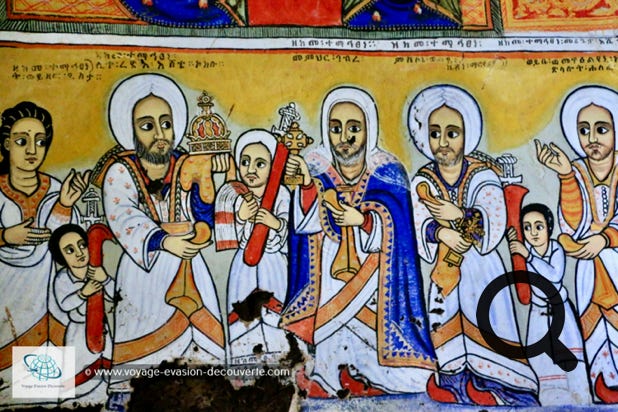 Situé sur la péninsule de Zéghé, Ura Kidane Mehret est l’un des monastères les plus importants du lac Tana et le plus visité. On l’atteint après  25 minutes de marche à travers une forêt très dense. Ce monastère a été fondé au 14ème siècle par le saint Betre Mariyam, bien que l'église actuelle, qui se trouve à l'intérieur de l'enceinte, date du 16ème siècle.