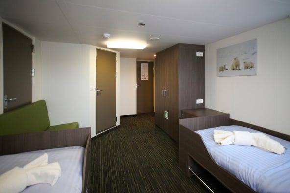 Notre cabine était très agréable, d’une superficie de 15m², nous l’avions choisi avec option fenêtre. Nous étions au niveau du pont N°4 à l’arrière du bateau. De vrais pachas… 