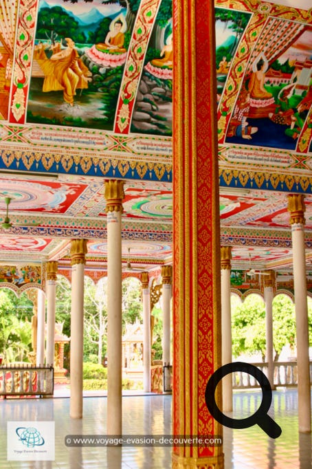 Le temple de Pha That Luang est le monument bouddhique le plus sacré du pays, emblématique du Laos, on raconte qu'il renferme un cheveu de Bouddha ! Cet immense Stūpa quadrangulaire de 35 mètres de hauteur, recouvert de feuilles or, a été érigée en 1566.