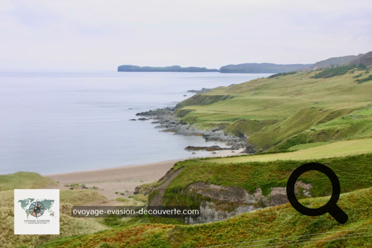 Aujourd’hui, trajet le long de la côte Nord de l’Écosse par Smoo, Durness, Scourie, Kylesku, à travers un paysage sauvage de landes, fjords et lochs. Poursuite par une route serpentant entre la côte Indentee et les montagnes impressionnantes de Wester Ross jusqu’à Ullapool, charmant petit port du Nord-Ouest écossais, au bord du loch Broom entre glens et lochs.