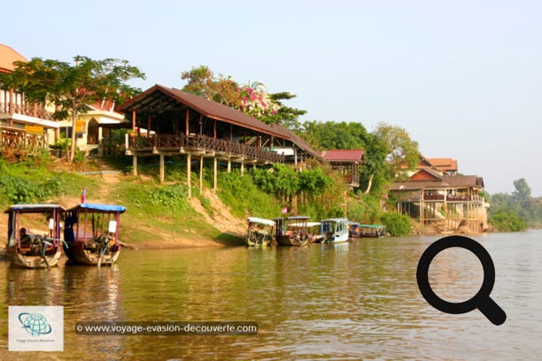 L'île de Khong ou Don Khong est la plus grande île et le siège administratif de l’archipel Si Phan Don “ les 4 000 îles“ sur le Mékong. L'île mesure 18 km de long et 8 km de large. Elle a une population d'environ 55 000 personnes principalement située dans villages de Muang Saen à Ouest et Muang Khong à Est, ce dernier est le principal village.