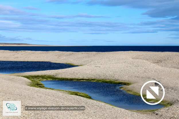 Augustabukta est une baie qui se situe dans la partie Sud-Ouest de l’île de Nordaustlandet, du nom de Marie Louise Augusta Catharine, princesse de Sachen-Weimar-Eisenach (1811-1890).