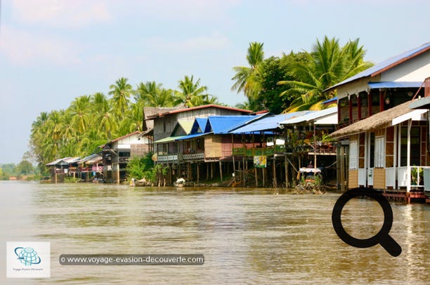 L'île de Khong ou Don Khong est la plus grande île et le siège administratif de l’archipel Si Phan Don “ les 4 000 îles“ sur le Mékong. L'île mesure 18 km de long et 8 km de large. Elle a une population d'environ 55 000 personnes principalement située dans villages de Muang Saen à Ouest et Muang Khong à Est, ce dernier est le principal village.