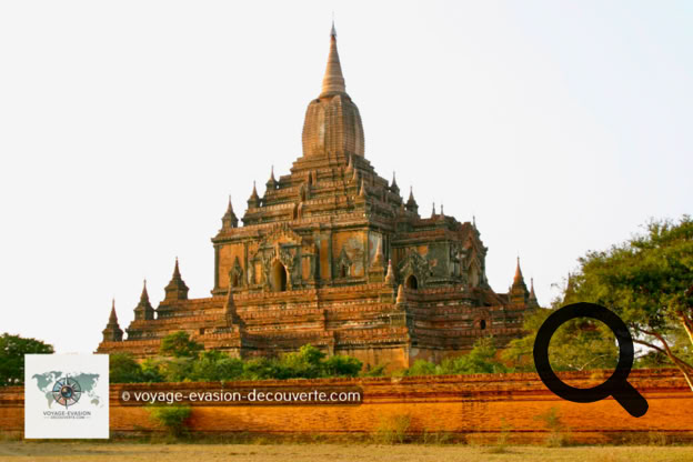 Sur la route, nous croisons des centaines de temples plus ou moins grands que nous n’avons malheureusement pas le temps de visiter.