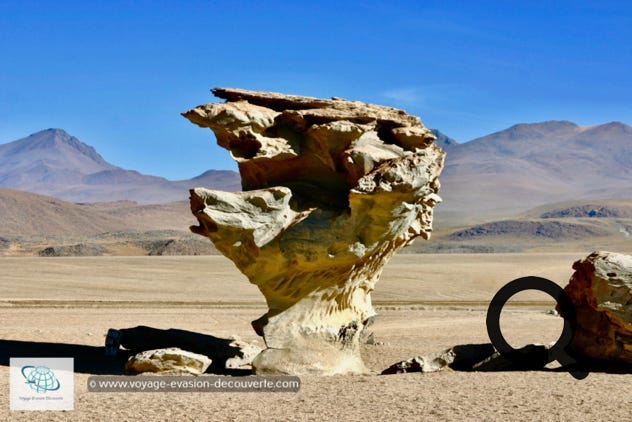 Ce monument naturel haut d’environ 5 mètres est tout à fait surprenant. Ce rocher tient comme par miracle comme s’il avait été sorti d’un tableau de Salvator Daly.  