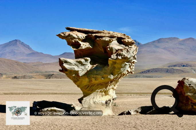 Ce monument naturel haut d’environ 5 mètres est tout à fait surprenant. Ce rocher tient comme par miracle comme s’il avait été sorti d’un tableau de Salvator Daly.  