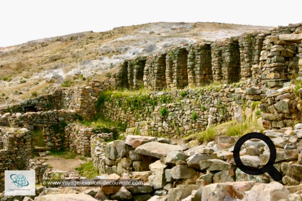 Le trek dure environ 4h en traversant les ruines du temple du Soleil “Pilkokaina“.