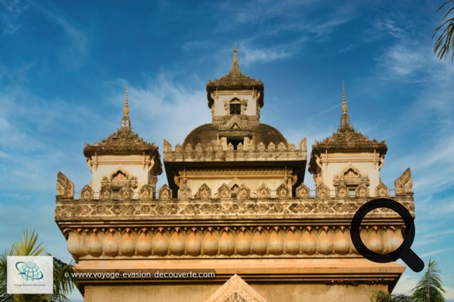 C’est un arc de triomphe au centre de Vientiane. Bâti entre 1957 et 1969, il est dédié aux personnes ayant combattu contre la France pour l'indépendance du pays. 