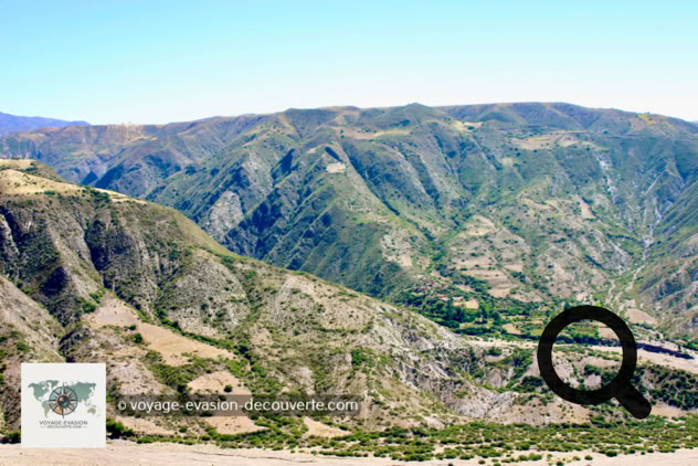 Après avoir déjeuné, nous avons pris la route pour Sucre. Jusqu’à maintenant nous avions eu beaucoup de chance sur la route. 