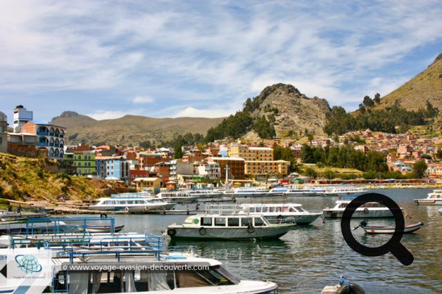 Située sur les rives du lac Titicaca, cette petite ville jouit d'un cadre naturel enchanteur. Copacabana est souvent appréciée comme une oasis de tranquillité et de repos et aussi LA porte d'entrée pour un petite croisière sur le lac et la visite des îles du Soleil et de la Lune.