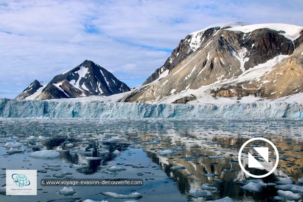 Il se situe tout au fond du fjord Hornsund. Imposant par ses dimensions, l’Hornbreen a une longueur d'environ 15 km et une largeur de 8 km.