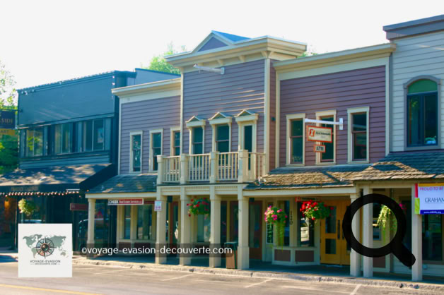 Nous avons trouvé un motel dans la petite ville de Jackson Town. Située à 1 901 m d’altitude cette ville, très sympa aux allures de Far west, est en faite un station de ski l’hiver. L’été, elle permet de pratiquer des activités de plein air comme l'équitation, la pêche, le rafting ou encore la randonnée.   