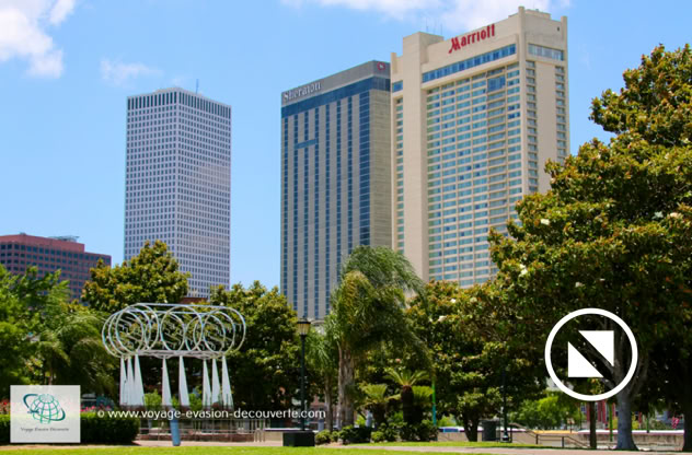 Située au bord du Mississippi, la Nouvelle-Orléans est un cœur français battant en terre américaine, et ne ressemble à aucune autre ville des États-Unis.