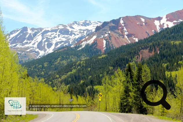 Nous sommes passés par la route US-550 qui est tout simplement magnifique et très scénique. Dès que vous dépassez la ville de Silverton, la route US-550 s'appelle aussi la Million Dollar Highway.
