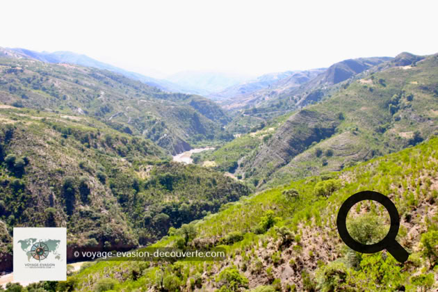 Après avoir déjeuné, nous avons pris la route pour Sucre. Jusqu’à maintenant nous avions eu beaucoup de chance sur la route. 