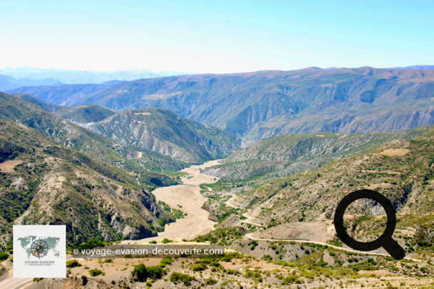 Après avoir déjeuné, nous avons pris la route pour Sucre. Jusqu’à maintenant nous avions eu beaucoup de chance sur la route. 