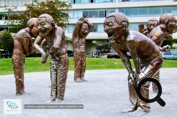 Il y a un ensemble de sculptures en bronze sur lequel nous avons craqué qui se situent dans le parc Morton. Elles se nomment les A-maze-ing Laughter. Dans A-maze-ing Laughter, l'artiste basé à Pékin, Yue Minjun, dépeint sa propre image de rire emblématique, avec des sourires béants et des yeux fermés dans un état de rire hystérique. 