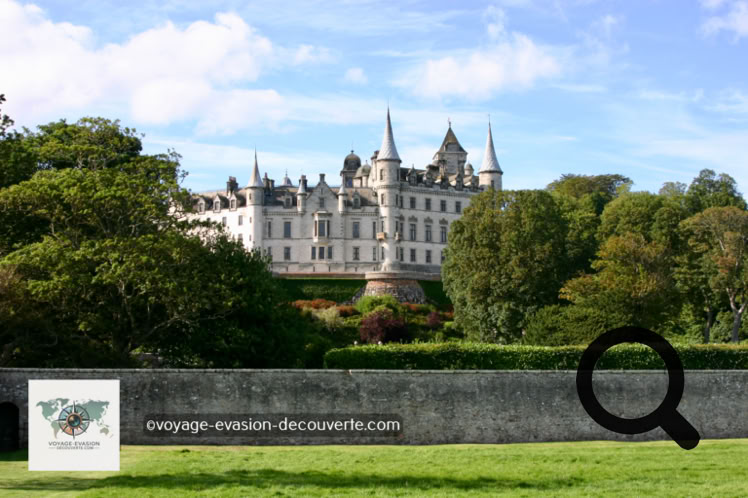 Le château de Dunrobin est une imposante résidence située à Golspie dans le comté du Sutherland, toujours dans la région des Highlands.