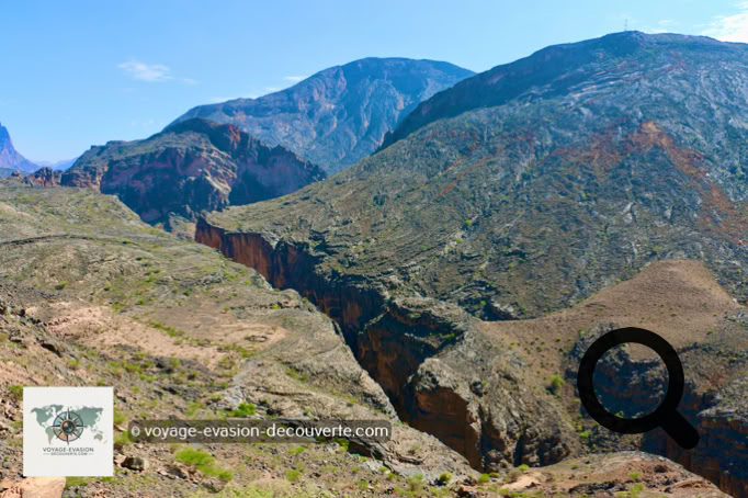Ces pauses, silencieuses et suspendues, faisaient oublier le stress de la piste et rappelaient à quel point le djebel Akhdar est fascinant et sauvage. Cette traversée du djebel Akhdar restera sans doute l'un des moments les plus intenses — et les plus authentiques — de tout notre road trip omanais.