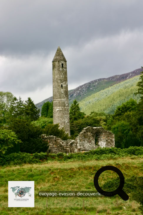 Le village se trouve sur le site d'un ancien monastère dans le comté de Wicklow. Il a été établi au VIe siècle par Saint Kevin, un prêtre ermite, et détruit par les Anglais en 1398.