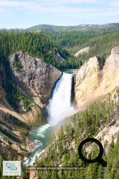Vieille de 590 000 ans, la Lower Yellowstone Falls est la plus grande chute d’eau des montagnes Rocheuses des États-Unis. 