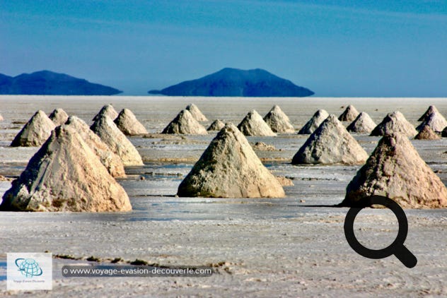 Le sel est exploité, mais la production annuelle d'environ 25 000 tonnes ne risque pas d'épuiser les 60 à 65 milliards de tonnes estimées du gisement. Dans ce Salar, l'épaisseur du sel varie de 2 à 120 mètres de profondeur, selon les endroits. 