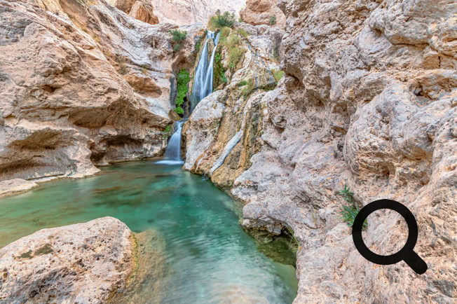 Wadi Tiwi est un véritable chapelet de villages pittoresques, dont Mibam, accessible uniquement par une route étroite, sinueuse, et nécessitant absolument un 4x4. Le contraste est saisissant : d'un côté, les maisons traditionnelles blanches accrochées aux pentes ; de l'autre, les palmiers, les bananiers et les cultures en terrasses alimentées par les falajs.