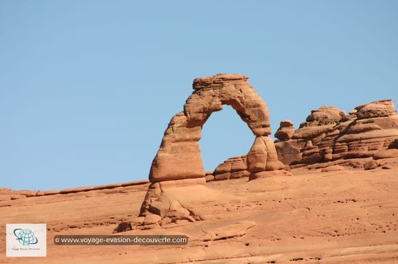 Il est connu pour sa grande concentration d’arches rocheuses naturelles, mais aussi par des falaises et buttes travaillées  par l'érosion. Les fortes amplitudes thermiques et les forces conjuguées de la nature, pluie, neige et gel, y ont façonnées au fils des millénaires des paysages somptueux. 