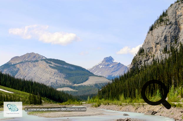 Ce magnifique parc est situé dans les montagnes Rocheuses canadiennes.  Sa date de création, 1885, en fait le plus ancien parc national canadien. 