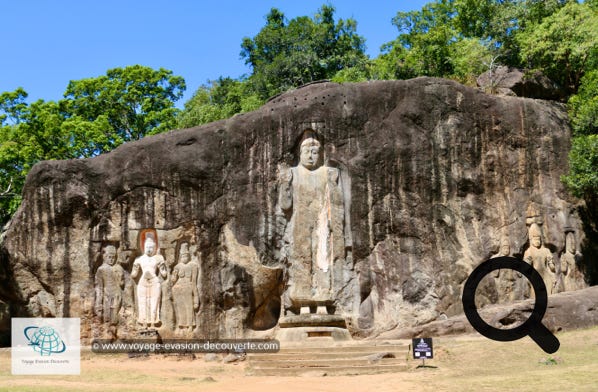 Ce superbe ensemble monumental qui date du Xème siècle, est constitué de sept statues sculptées dans une paroi rocheuse de 20 m de haut sur 100 m de large.