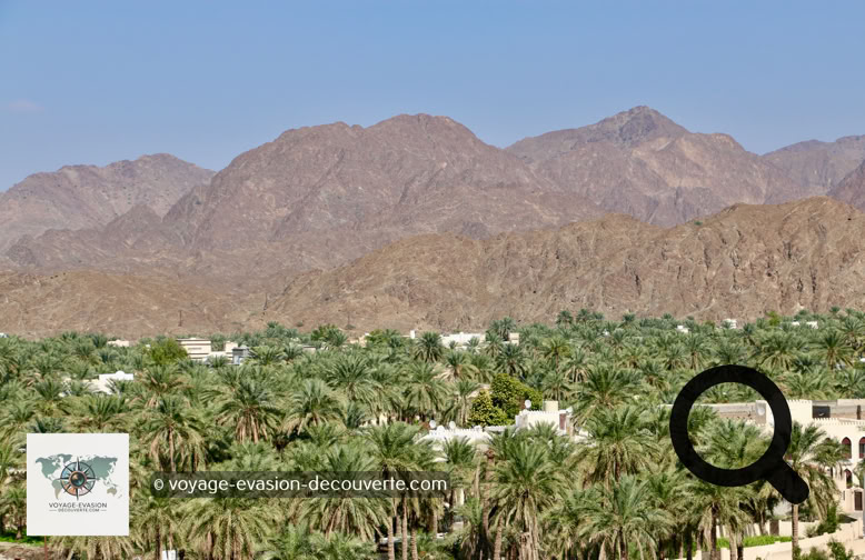 La ville de Bahla possède une histoire d'une richesse exceptionnelle, qui remonte à près de 3000 ans avant J.-C.. Au fil des siècles, elle a été le théâtre d'événements majeurs, dont certains sont consignés dans les récits historiques, tandis que d'autres demeurent enveloppés de mystère.