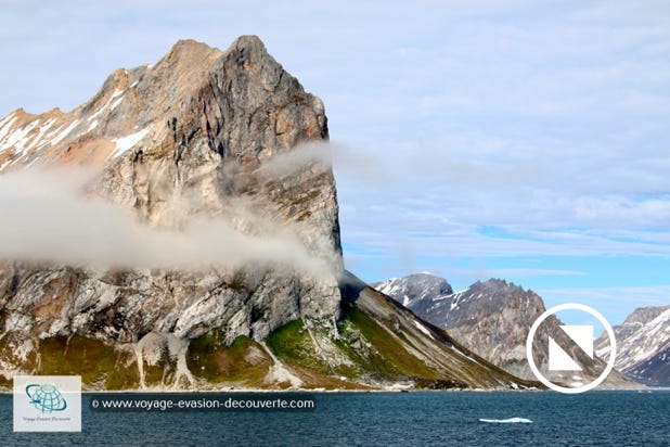 Le Hornsund est un fjord situé au Sud-Ouest de l'île du Spitzberg sur la mer du Groenland. Avec ses 28 km de long et ses 10 km de large à l'embouchure, ce n'est pas seulement le fjord le plus méridional du Spitzberg, mais c'est aussi l'un des plus beaux.