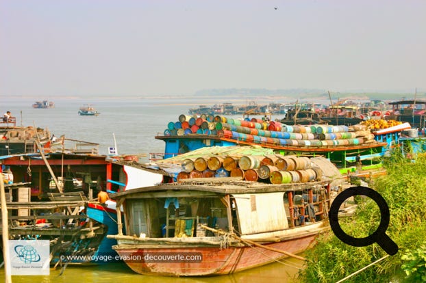 nous sommes partis au matin du troisième en direction du “port“ de Mayan Gyan de Mandalay pour une petite croisière vers la ville de Mingun à 11 km en amont de la rivière Ayeyarwady sur la rive Ouest de Mandalay.