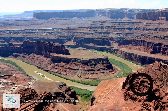 C’est l’un des plus grandioses parcs américains. Pour le décrire, je ne trouve que des superlatifs ; unique, majestueux,  impressionnant, gigantesque, monumental, théâtral et sublime.  