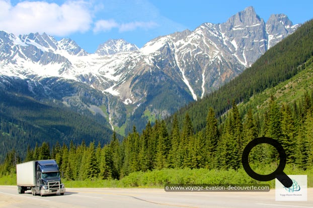 Nous avons repris, en fin d’après-midi, la Transcanadienne en direction de la ville de Golden à 148 km de Revelstoke. Nous sommes passés par le magnifique col Rogers qui se trouve à 1 330 m d’altitude. Tout simplement magnifique…