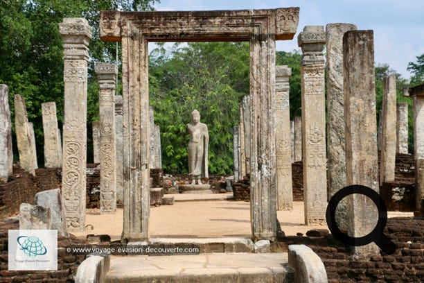 C'est le plus vieux sanctuaire de la terrasse, construit, au XIe siècle par Vijayabahu 1er et le premier à avoir abrité la relique de la Dent du Bouddha.  Il ne reste que les fondations ainsi qu'un Bouddha debout au bras cassés et à la toge plissée. Les piliers, sur lesquels on peut voir quelques décors d'origine, soutenaient plusieurs étages, probablement surmontés d'un toit en bois. 