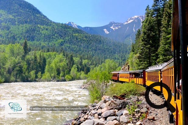 Cette voie de chemin de fer étroite qui court sur 73 km va de Durango à Silverton. C'est un train touristique à vapeur qui a été construite entre 1881 et 1882 par la compagnie de chemin de fer Denver and Rio Grande Western Railroad, pour transporter les minerais d'argent et d'or extraits dans les montagnes de San Juan.