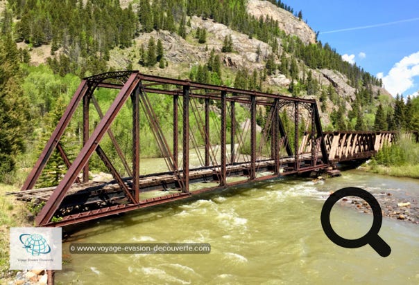 Cette voie de chemin de fer étroite qui court sur 73 km va de Durango à Silverton. C'est un train touristique à vapeur qui a été construite entre 1881 et 1882 par la compagnie de chemin de fer Denver and Rio Grande Western Railroad, pour transporter les minerais d'argent et d'or extraits dans les montagnes de San Juan.