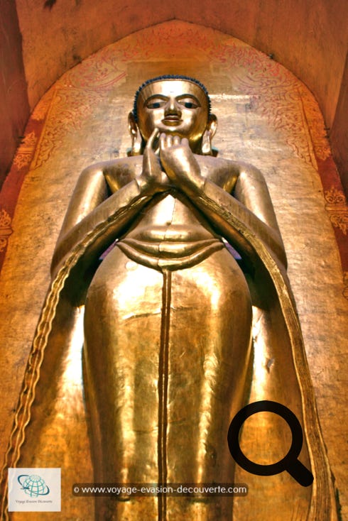 Ce temple est l’un des plus beaux de la région de Bagan. Édifié par le roi Kyanzittha en 1091, il était originellement dédié à la "sagesse infinie" du bouddha (ananta pinya). Cependant ce terme a été confondu avec le nom d'Ananda, cousin du Bouddha.