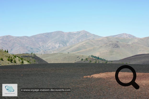 C’est un espace protégé au titre de monument national américain, situé sur la plaine du Snake, dans le centre de l'Idaho. Ce site contient trois grandes coulées de lave qui s'étendent le long du rift de l'Idaho. On peut y observer des moulages d'arbre brûlés : la lave en fusion entoure l'arbre, refroidit suffisamment vite pour imprimer les motifs de l'écorce mais assez pour ne pas carboniser l'arbre.