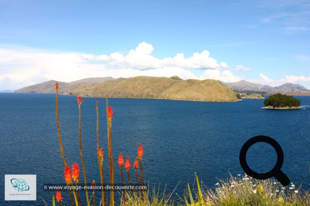 Il y a plus de 80 ruines sur l'île. La plupart d'entre elles datent de la période Inca vers le XVe siècle apr. J.-C. Les archéologues ont découvert des preuves que les gens vivaient sur l'île dès le troisième millénaire avant notre ère.