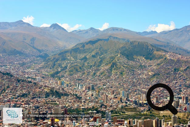C’est pour les Boliviens la capitale administrative du pays, Sucre étant la capitale constitutionnelle. Avec une altitude d'environ 3 650 m au-dessus du niveau de la mer, La Paz est la capitale la plus haute du monde. En raison de son altitude, La Paz a un climat subtropical, avec des étés pluvieux et des hivers secs.