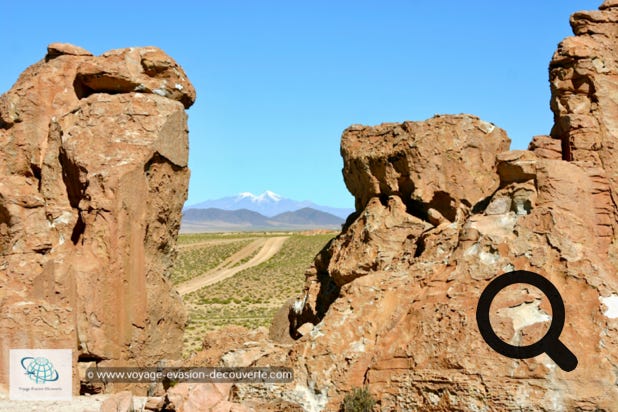 Au cœur du désert de Siloli, la vallée des roches vous offre une collection unique de créations géomorphologiques naturelles. 