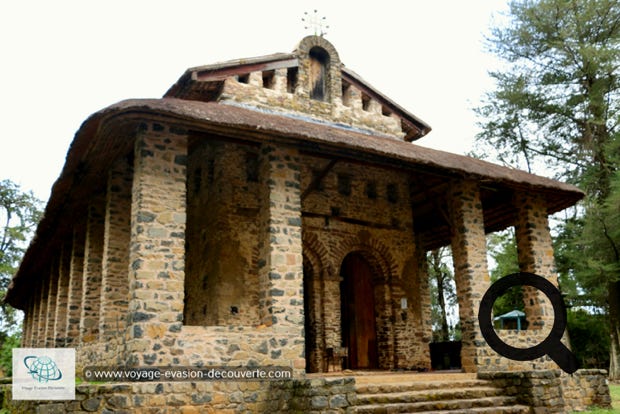 C'est une ancienne et très célèbre église orthodoxe située sur une colline à la limite Nord de Gondar. On a longtemps pensé que l'église fut édifiée sous le règne de l'empereur Iyasou Ier et consacrée en 1694, date à partir de laquelle elle n'aurait subi aucun changement artistique et architectural.