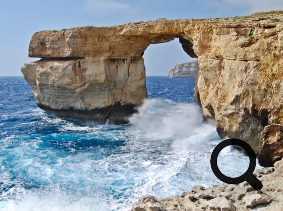 C'était une magnifique arche naturelle calcaire emblématique de l'archipel maltaise et très  populaire auprès des touristes.  Ce joyau touristique, apparue probablement au XIXe siècle, était menacée depuis plusieurs  années par l’érosion marine et sa disparition était envisagée tant le site était jugé instable. 